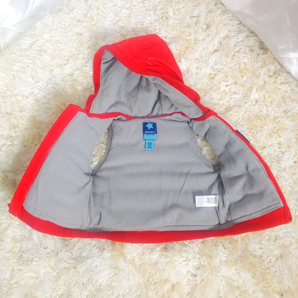 OLD NAVY  vest 6-8month.